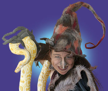Hexe Roxana mit Schlange